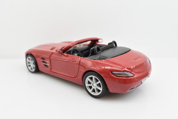 Modellino auto scala 1:32 Mercedes Benz SLS AMG Roadster Burago diecast modellismo da collezione - Image 5