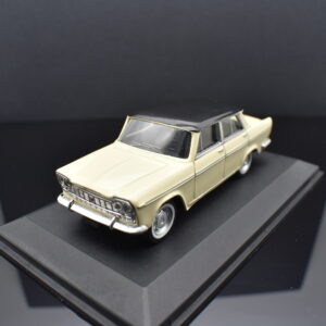 Modellino auto scala 1:43 Fiat 2300 Norev diecast modellismo da collezione