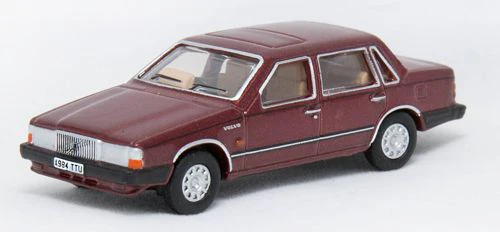 Modellino auto scala 1:76 VOLVO 760 RED modellismo statico da collezione