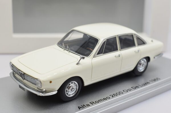 Modellino auto scala 1:43 Alfa Romeo 2600 Osi De Luxe Kess modellismo da collezione