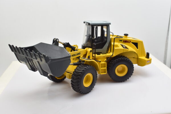 Modellino Ruspa Diecast New Holland W190 ROS Casino Royale scala 1:32 - Image 6