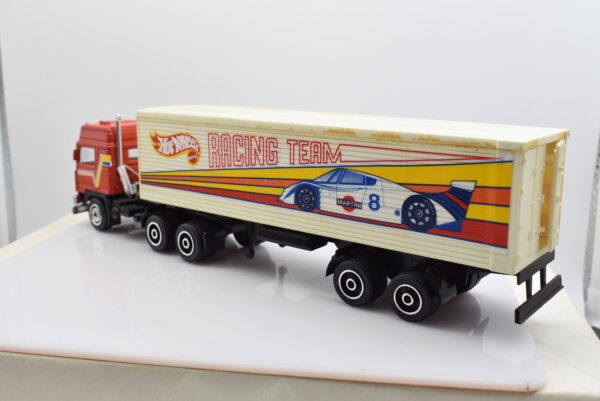 modellino camion scala 1:43 Volvo F12 Globetrotter Hot Wheels Racing Team modellismo da collezione - Image 3