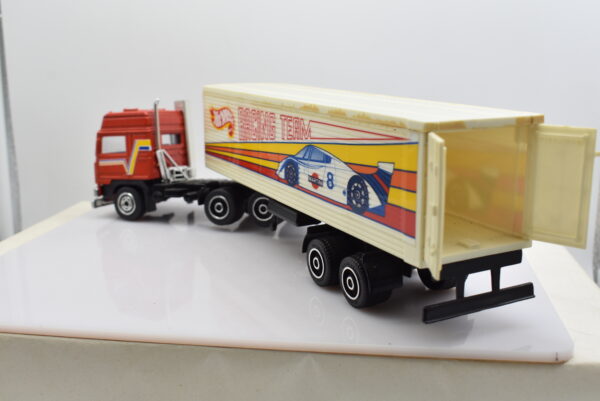 modellino camion scala 1:43 Volvo F12 Globetrotter Hot Wheels Racing Team modellismo da collezione - Image 4