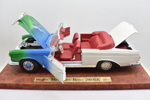 Modellino auto scala 1:18 Mercedes Benz 280SE Maisto diecast modellismo da collezione - Image 3