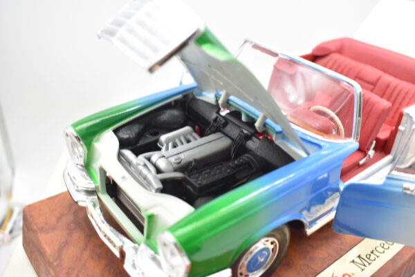 Modellino auto scala 1:18 Mercedes Benz 280SE Maisto diecast modellismo da collezione - Image 7