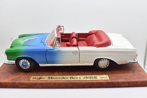 Modellino auto scala 1:18 Mercedes Benz 280SE Maisto diecast modellismo da collezione - Image 8