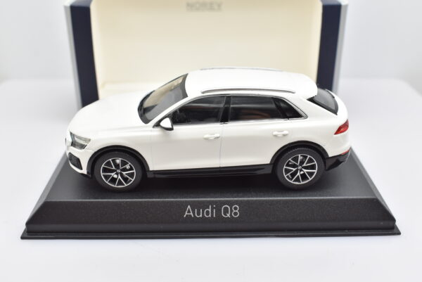 Modellino auto scala 1:43 Audi Q8 Norev diecast modellismo da collezione - Image 3