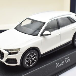 Modellino auto scala 1:43 Audi Q8 Norev diecast modellismo da collezione