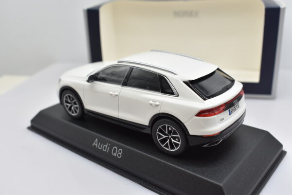 Modellino auto scala 1:43 Audi Q8 Norev diecast modellismo da collezione - Image 5