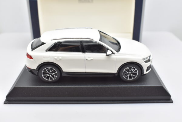 Modellino auto scala 1:43 Audi Q8 Norev diecast modellismo da collezione - Image 6