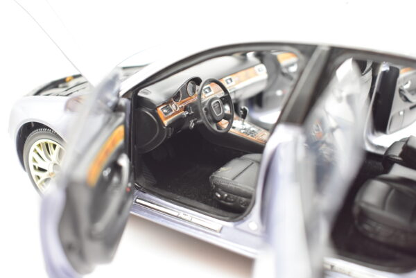 Modellino auto scala 1:18 Audi A8 4.2 TDI Kyosho diecast modellismo da collezione - Image 5