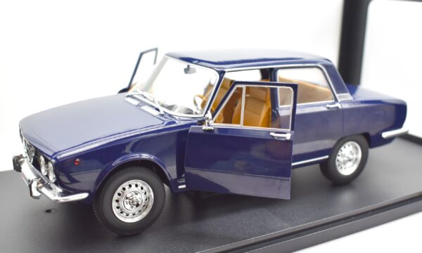 Modellino auto polizia scala 1:18 Alfa Romeo 2000 POLIZIA diecast modellismo