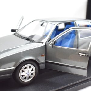 Modellino auto scala 1:18 Lancia Thema Turbo i.e. Mitica diecast modellismo da collezione