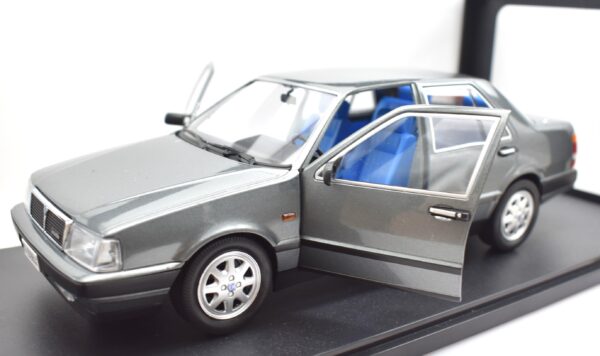 Modellino auto scala 1:18 Lancia Thema Turbo i.e. Mitica diecast modellismo da collezione