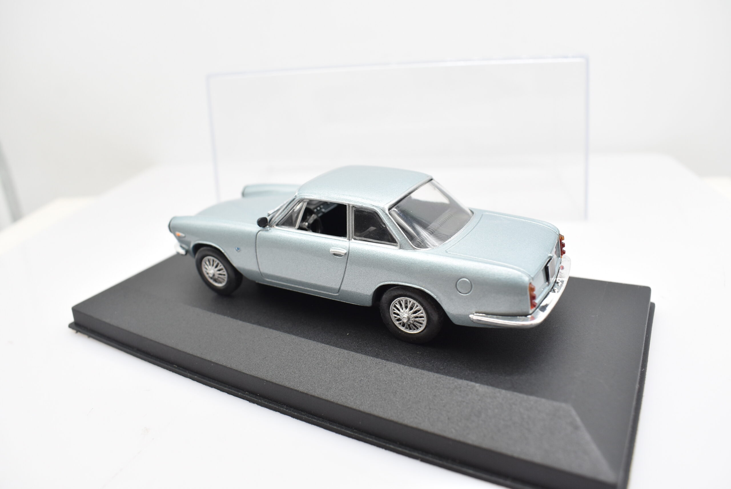 Modellino auto scala 1:43 Fiat Abarth 2400 Coupe Alemanno diecast modellismo da collezione - Image 4