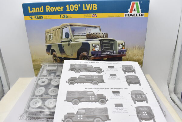 Modellino kit di montaggio scala 1:35 Land Rover 109 LWB Italeri modellismo da collezione - Image 5