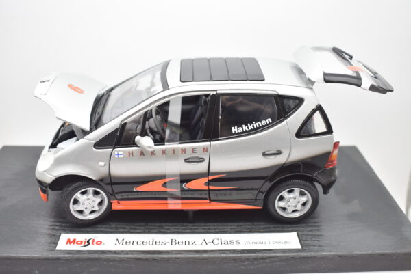 Modellino auto scala 1:18 Mercedes Benz A Class Hakkinen Maisto diecast modellismo da collezione - Image 3