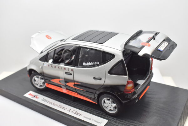 Modellino auto scala 1:18 Mercedes Benz A Class Hakkinen Maisto diecast modellismo da collezione - Image 5