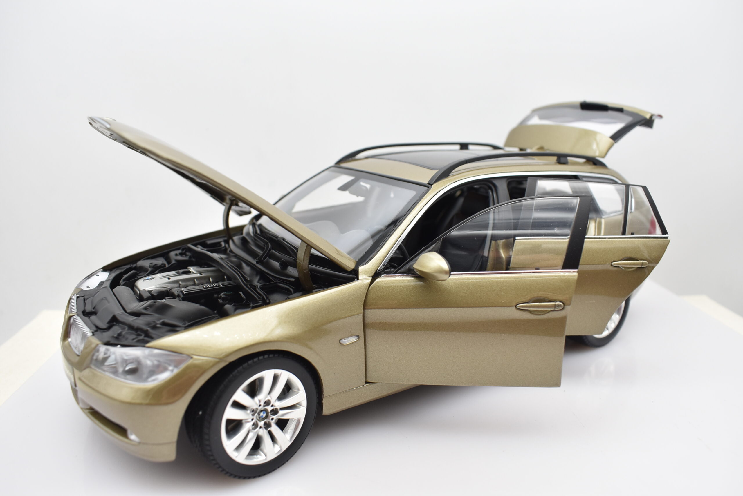 ☆絶版*京商*1/18*ディーラー限定*BMW 330i Touring た ☆絶版*京商*1/18*ディーラー限定*BMW 330i Touring た
