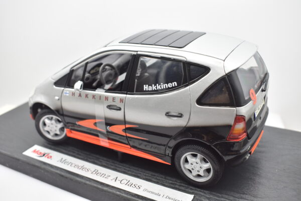 Modellino auto scala 1:18 Mercedes Benz A Class Hakkinen Maisto diecast modellismo da collezione - Image 10