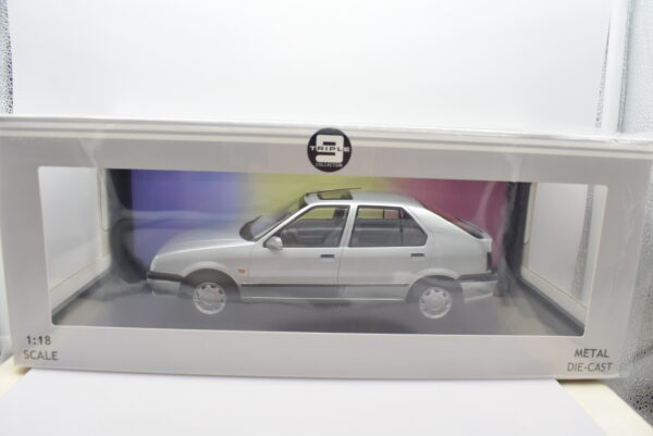 Modellino auto scala 1:18 Renault 19 Triple 9 modellismo da collezione - Image 2