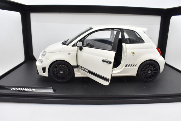 Modellino auto scala 1:18 Fiat 500 F595 Abarth Solido diecast modellismo da collezione - Image 2