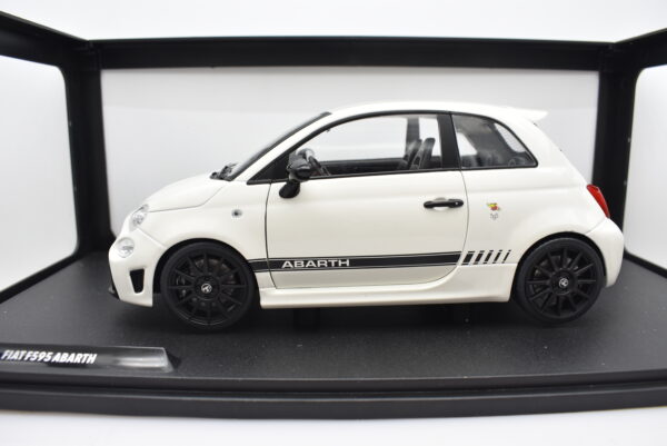 Modellino auto scala 1:18 Fiat 500 F595 Abarth Solido diecast modellismo da collezione - Image 4