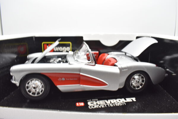 Modellino auto scala 1:18 Chevrolet Corvette Burago diecast modellismo da collezione - Image 4