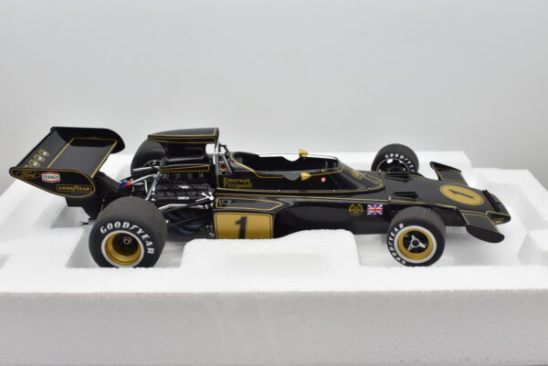 Modellini auto art FORMULA 1 scala 1:18 Team Lotus Type 72E AUTOART Fittipaldi - Image 5