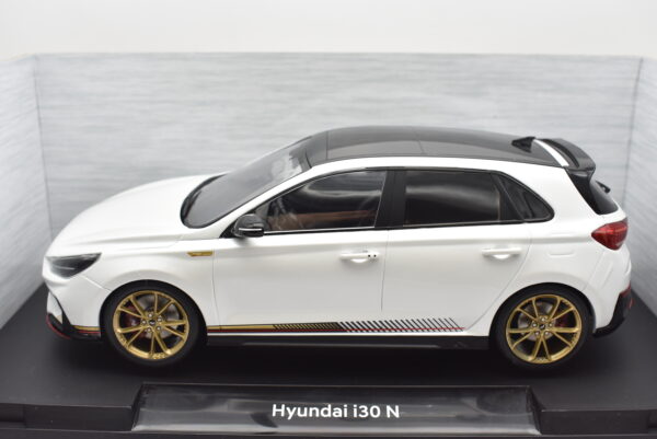 Modellino auto scala 1:18 Hyundai i30 N diecast modellismo da collezione - Image 3