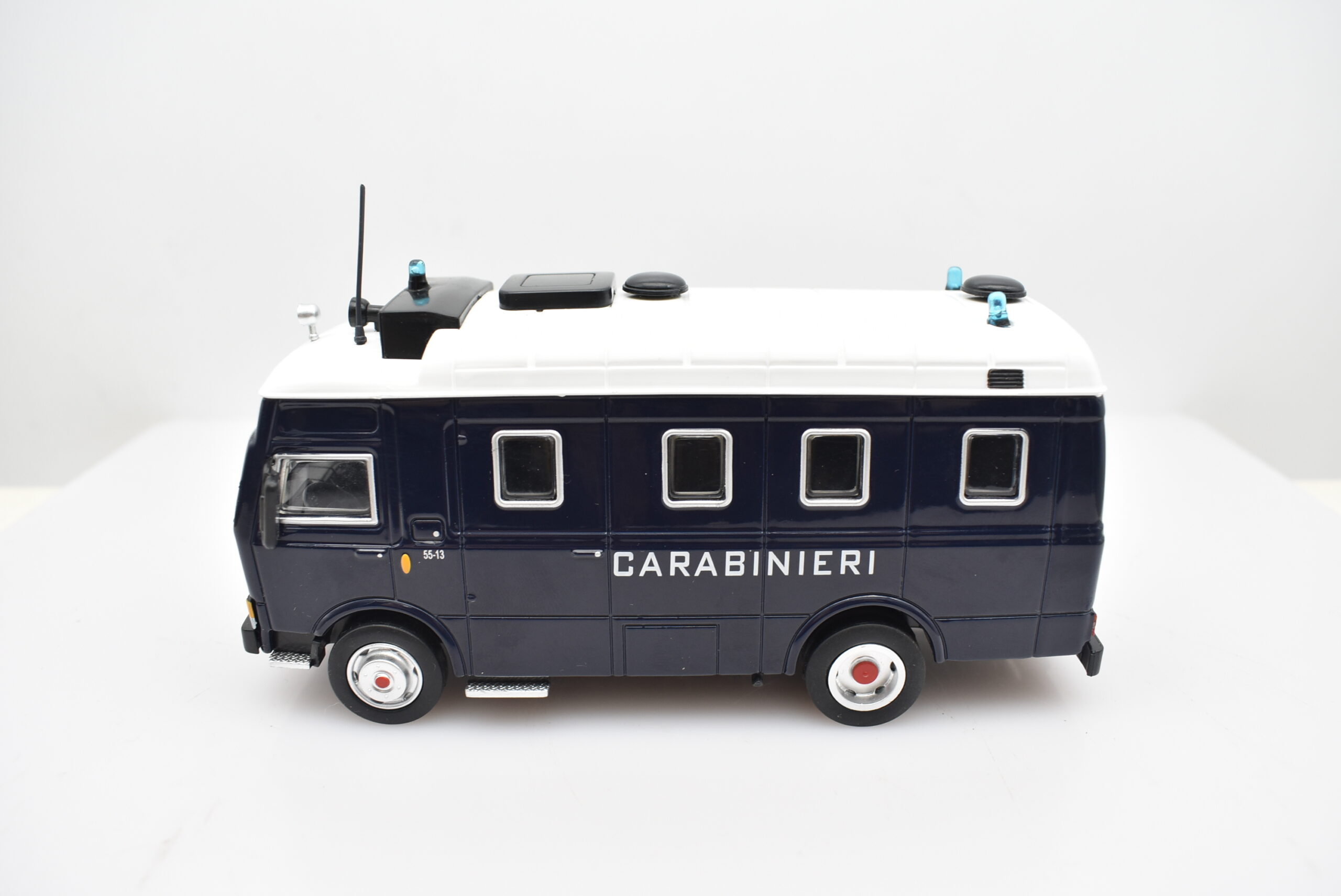 Modellino furgone carabinieri scala 1:43 Iveco A 55 F 13 diecast modellismo da collezione - Image 2