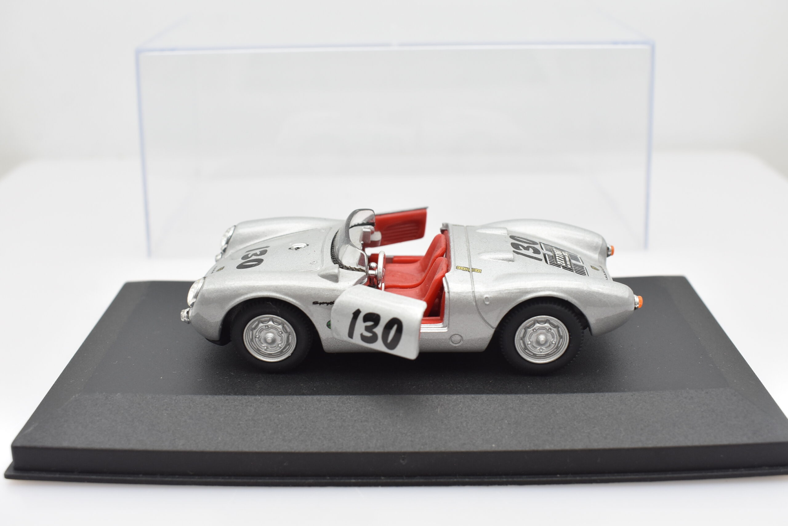 Modellino auto scala 1:43 Porsche 550A Spyder diecast modellismo da collezione - Image 2