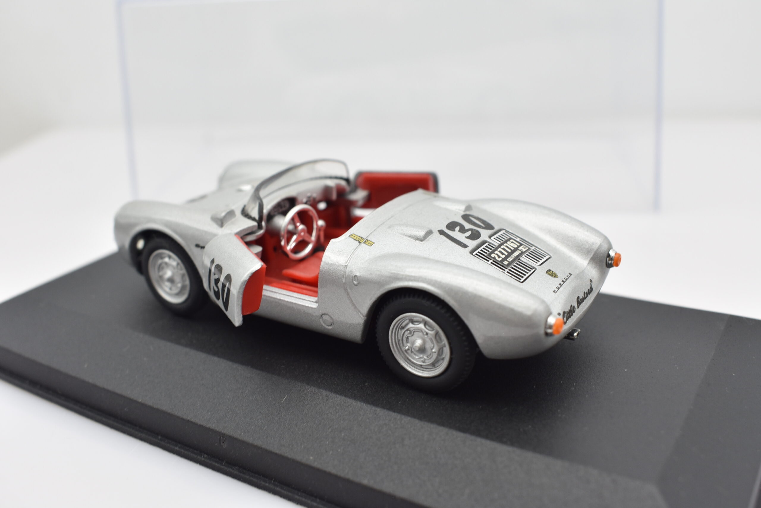 Modellino auto scala 1:43 Porsche 550A Spyder diecast modellismo da collezione - Image 4