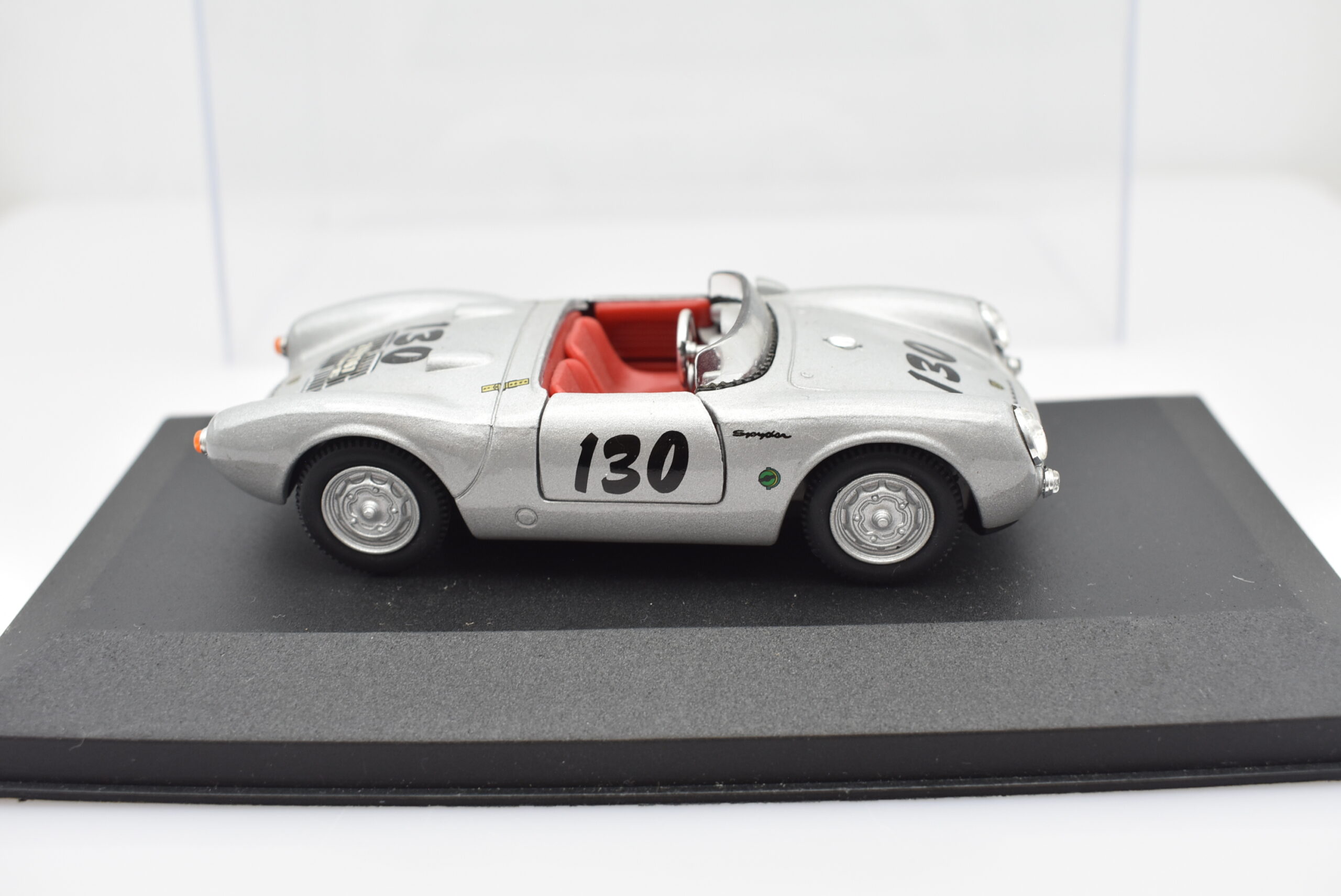 Modellino auto scala 1:43 Porsche 550A Spyder diecast modellismo da collezione - Image 8