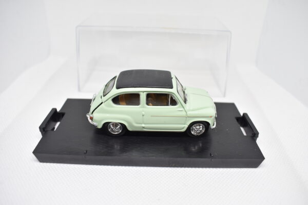 Modellino auto scala 1:43 Fiat 600 D Brumm diecast modellismo da collezione - Image 5