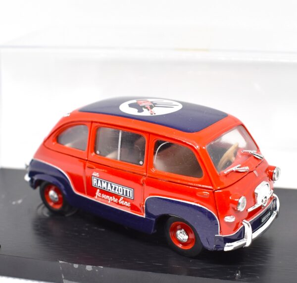 Modellino auto commerciale scala 1:43 Fiat 600 Multipla Ramazzotti Brumm diecast modellismo da collezione