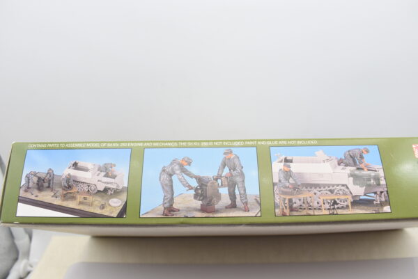 Modellino kit di montaggio soldati Dragon 250 Engine with Mechanics 1:35 - Image 3