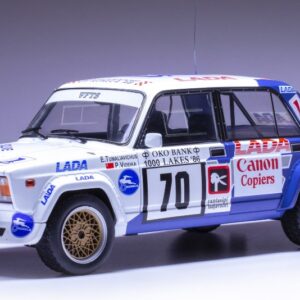 Modellino auto scala 1:18 Ixo LADA 2105 VFTS 1000 LAKES RALLY 1986 modellismo