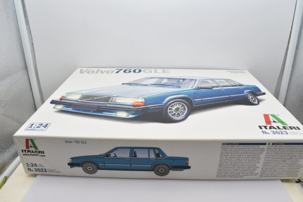Modellino auto kit di montaggio scala 1:24 Volvo 760 GLE Italeri modellismo da collezione - Image 3