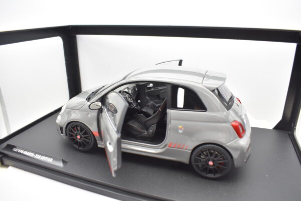 Modellino auto scala 1:18 Fiat 500 695 Abarth XSR Edition Solido diecast modellismo da collezione - Image 2