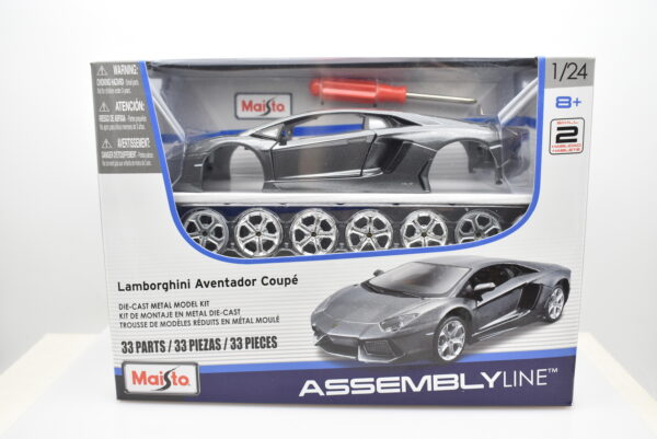 Modellino auto kit di montaggio scala 1:24 Lamborghini Aventador Coupe Maisto diecast modellismo da collezione