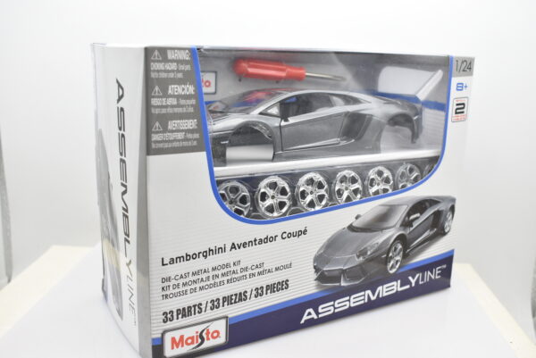 Modellino auto kit di montaggio scala 1:24 Lamborghini Aventador Coupe Maisto diecast modellismo da collezione - Image 4