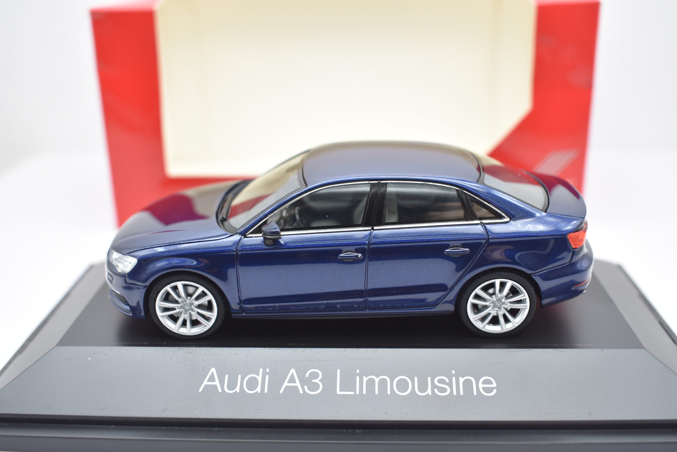 1/43 Herpa アウディ A3 Limousine Audi AUDI A3 8V SPORT QUATTRO SALOON LIMOUSINE MISANO RED 1:43