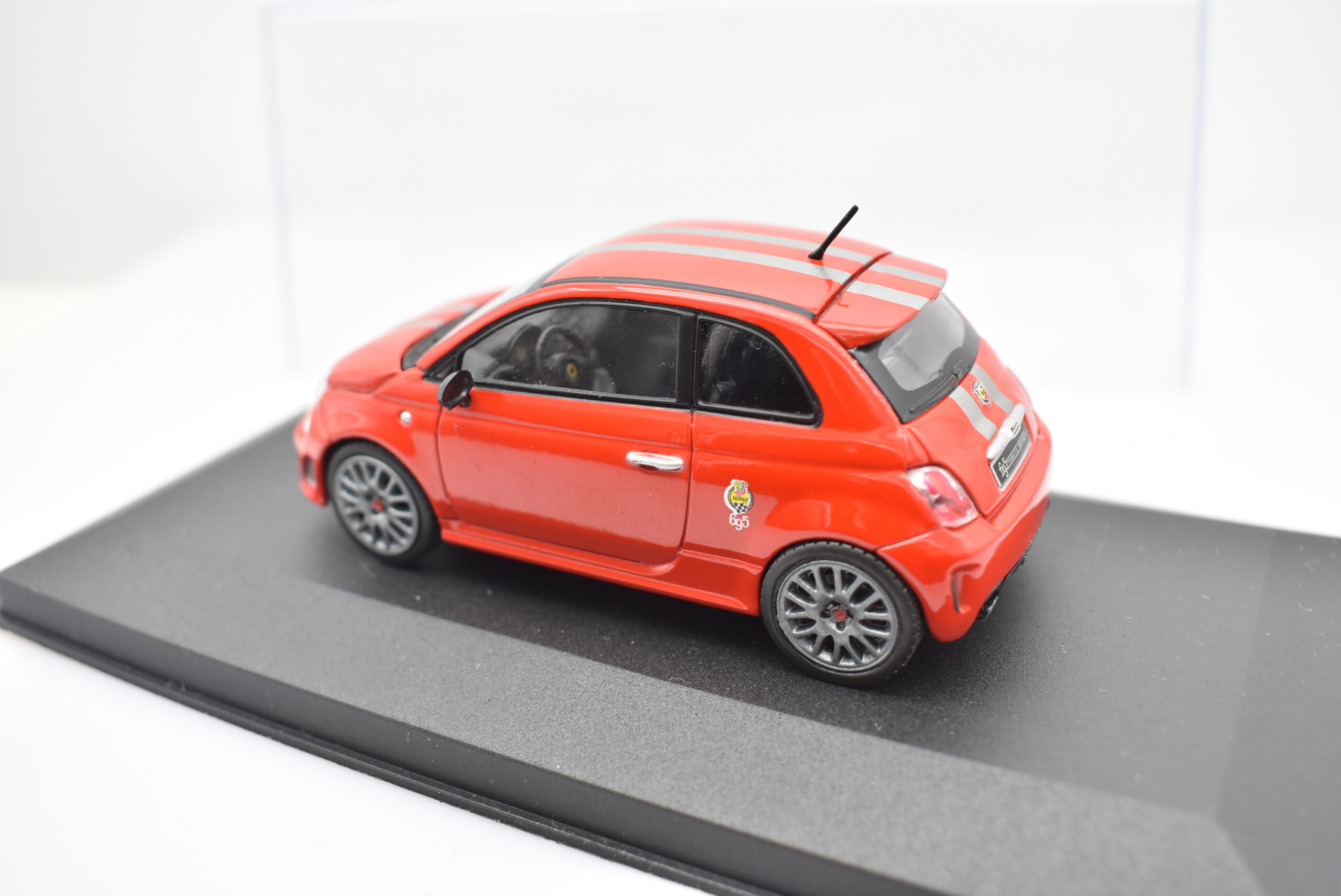 Modellino auto scala 1:43 Fiat Abarth 695 Tributo Ferrari diecast modellismo da collezione - Image 4
