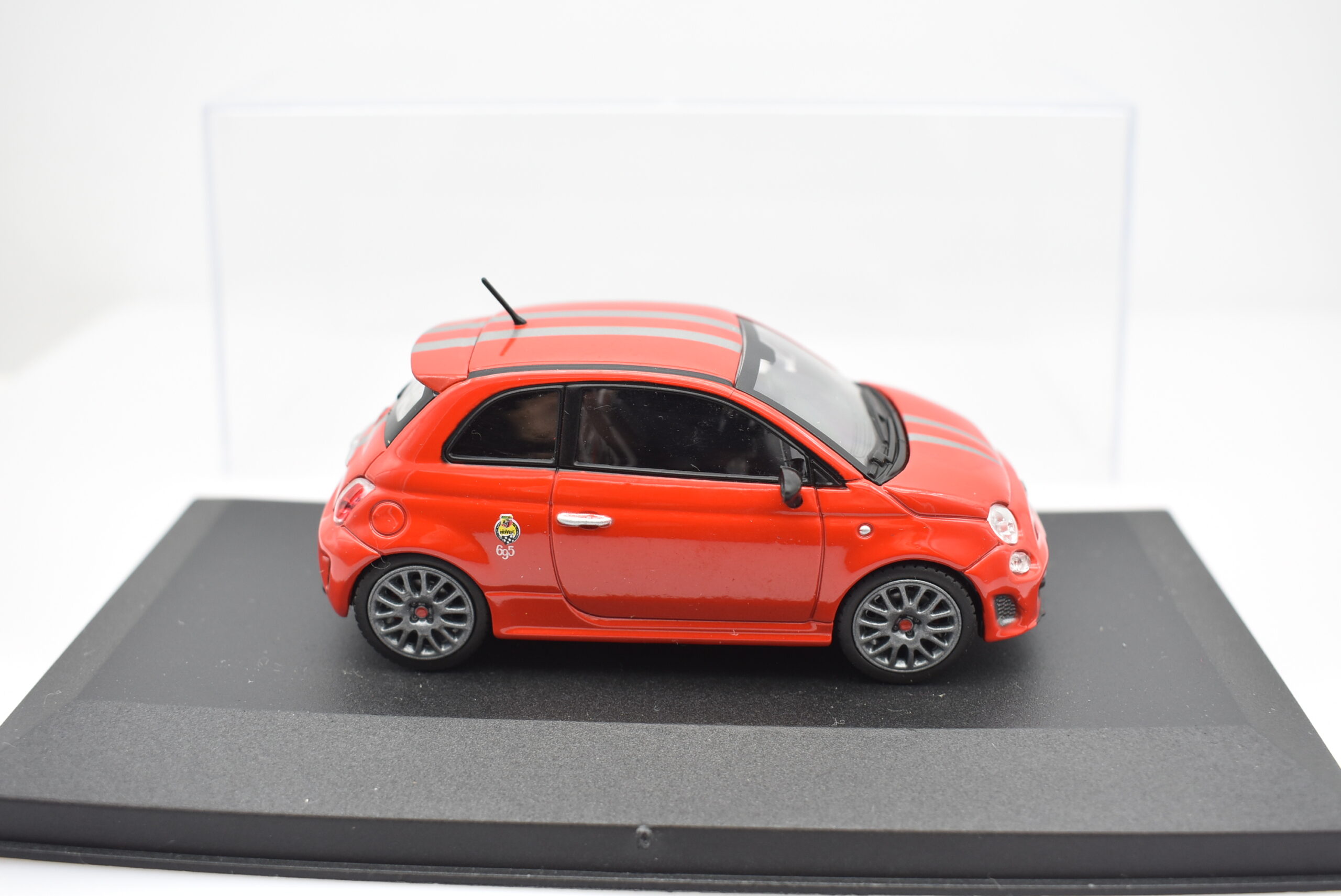 Modellino auto scala 1:43 Fiat Abarth 695 Tributo Ferrari diecast modellismo da collezione - Image 5