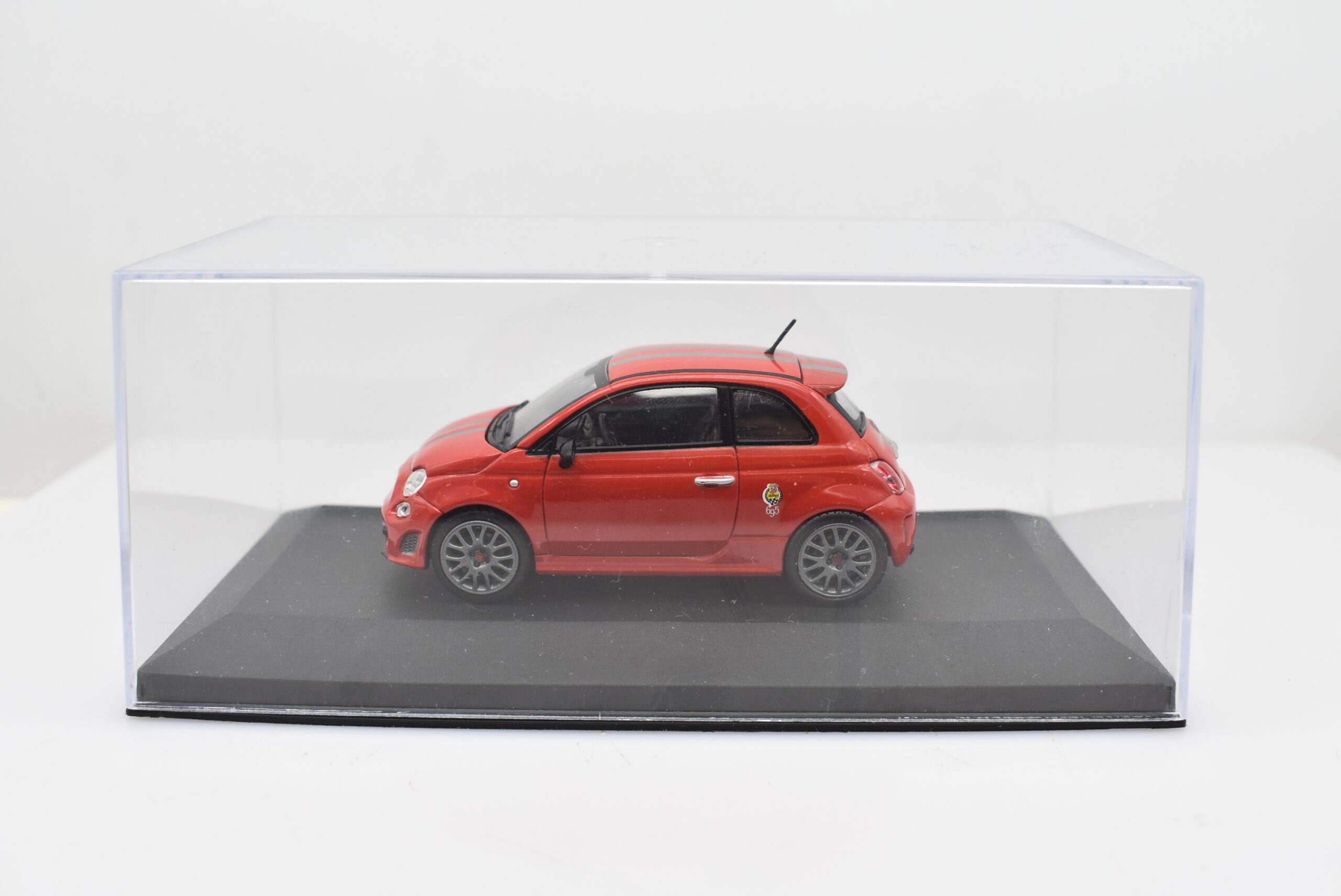 Modellino auto scala 1:43 Fiat Abarth 695 Tributo Ferrari diecast modellismo da collezione - Image 6