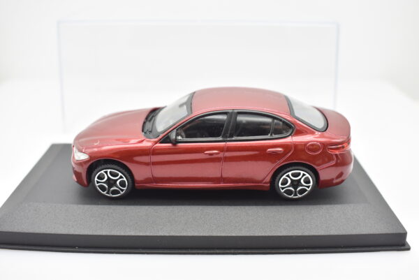 Modellino auto scala 1:43 Alfa Romeo Giulia Burago diecast modellismo da collezione - Image 2