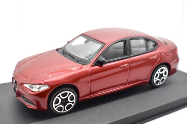 Modellino auto scala 1:43 Alfa Romeo Giulia Burago diecast modellismo da collezione
