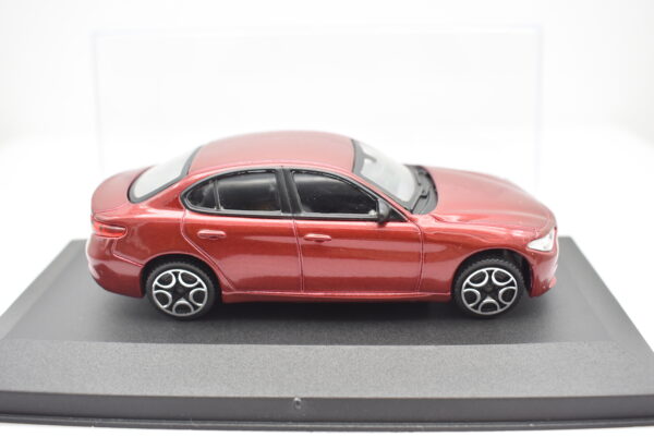Modellino auto scala 1:43 Alfa Romeo Giulia Burago diecast modellismo da collezione - Image 5