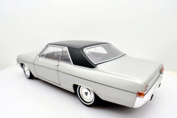 Modellino auto scala 1:24 OPEL DIPLOMAT A COUPE diecast modellismo statico - Image 4